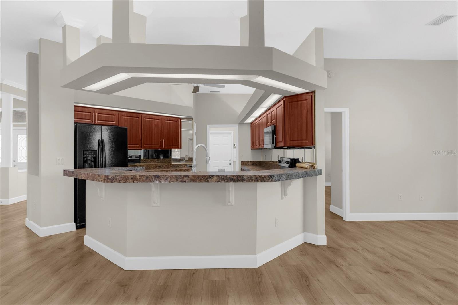 Listing photo id 19 for 14025 Warm Springs Court