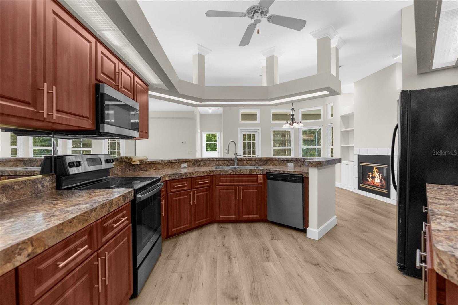 Listing photo id 23 for 14025 Warm Springs Court
