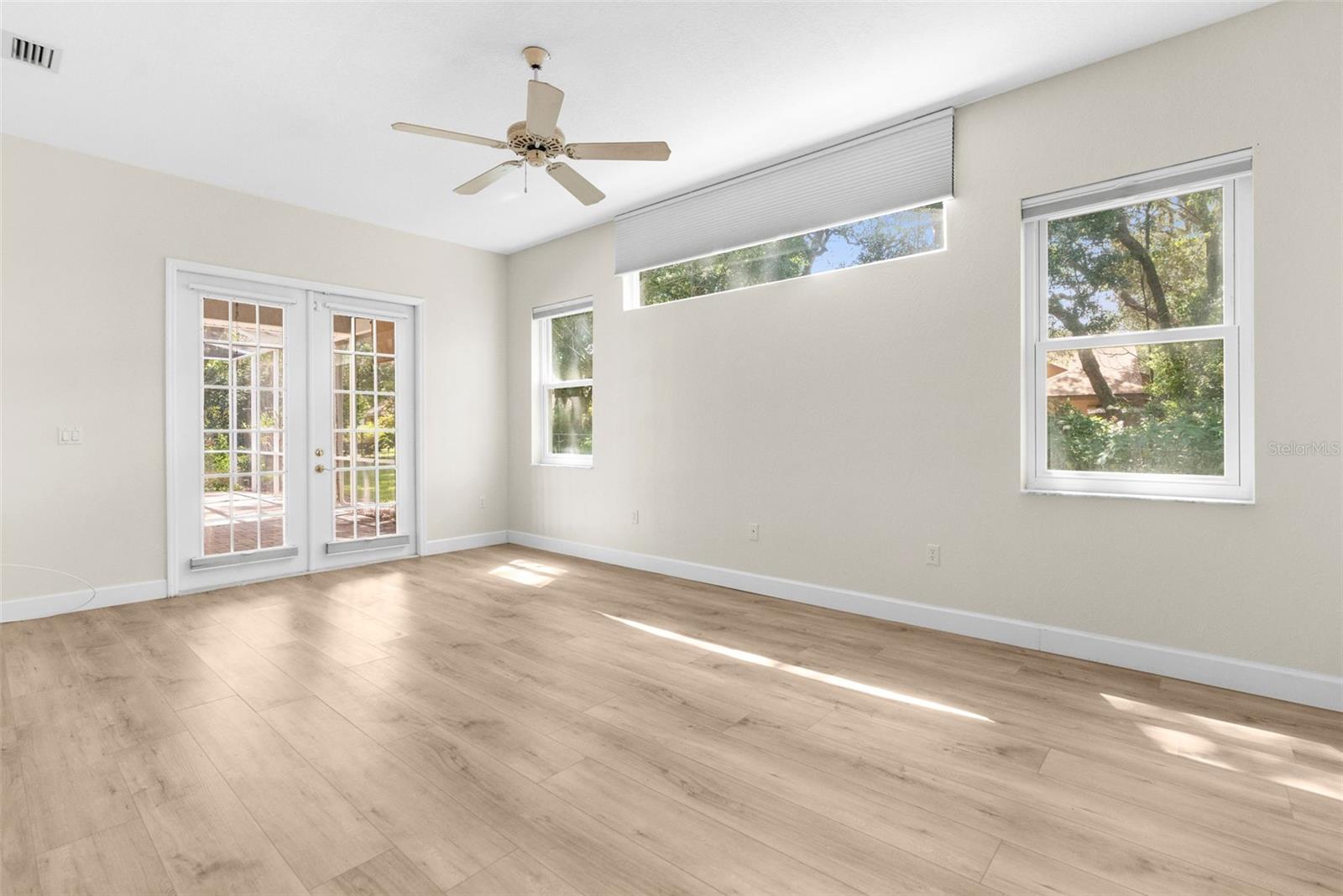 Listing photo id 26 for 14025 Warm Springs Court