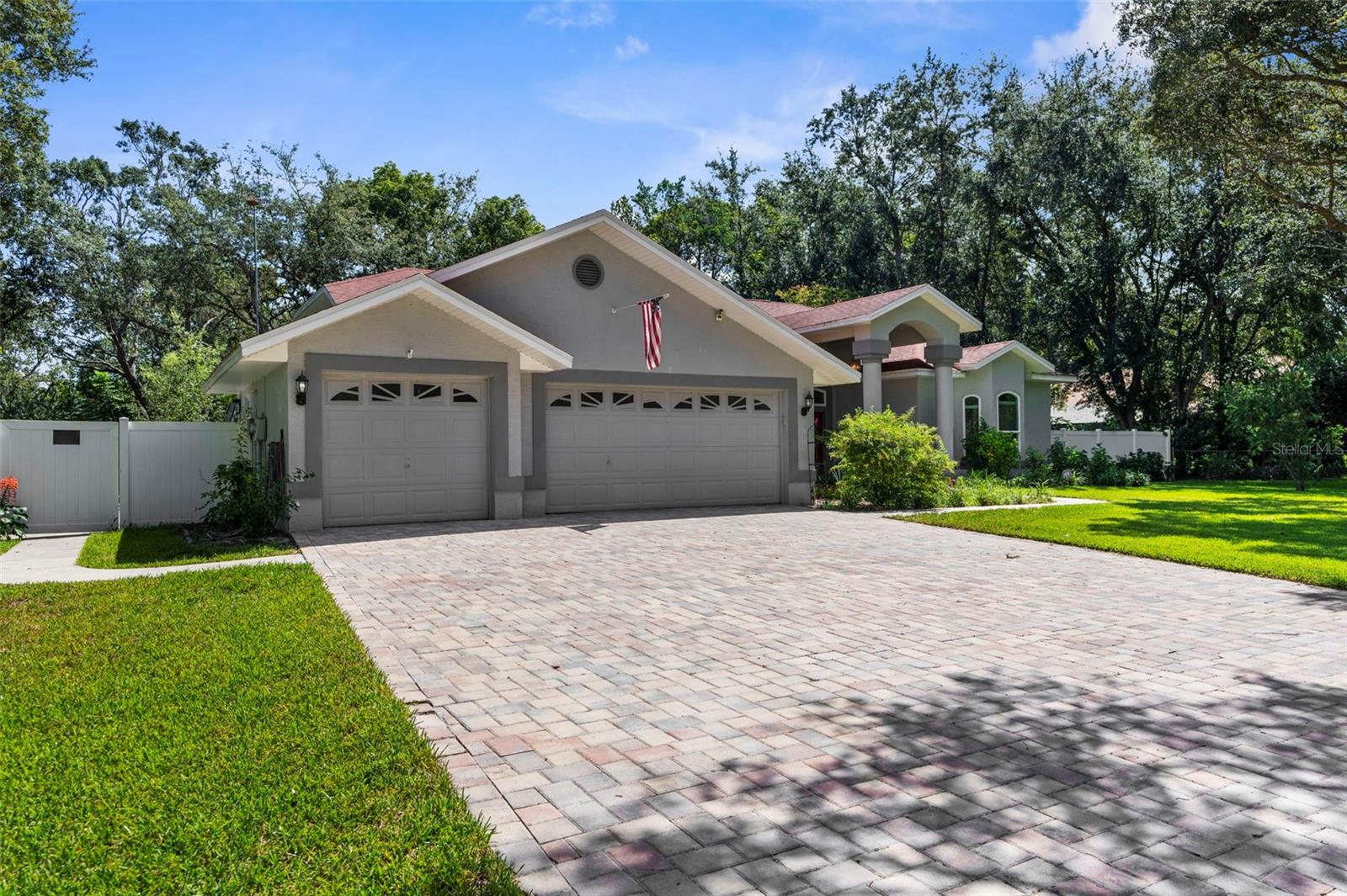 Listing photo id 3 for 14025 Warm Springs Court