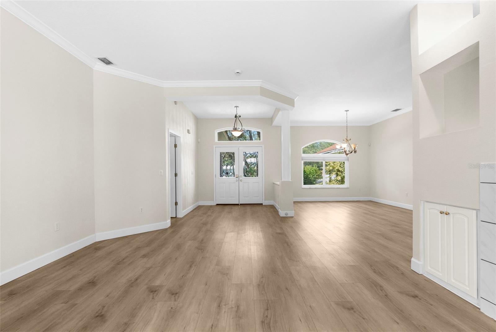 Listing photo id 6 for 14025 Warm Springs Court