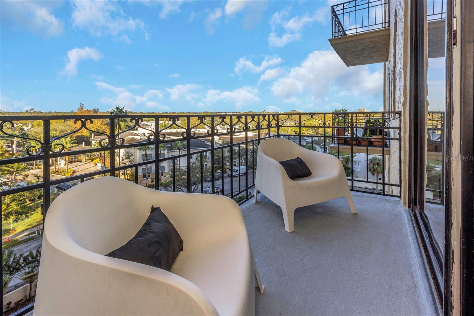 Image 3 of 50 For 2109 Bayshore Boulevard 609