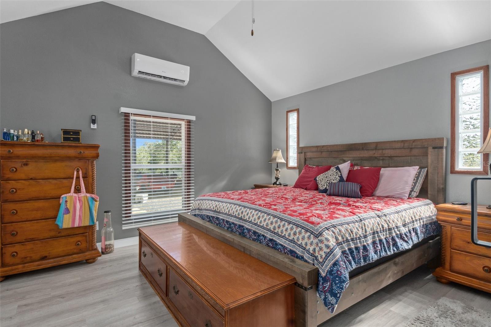 Listing photo id 8 for 10388 Suncoast Boulevard