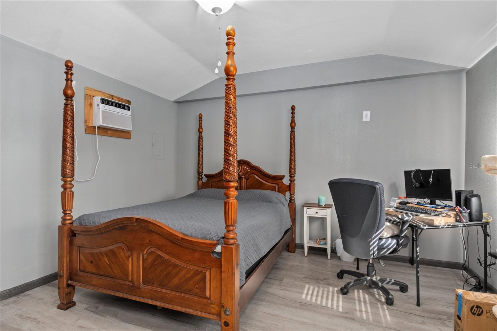 Listing photo id 11 for 10388 Suncoast Boulevard