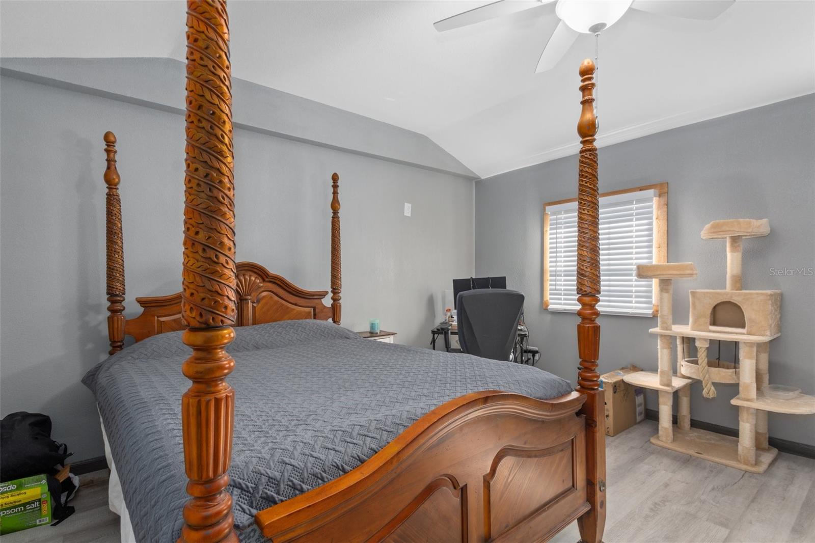 Listing photo id 12 for 10388 Suncoast Boulevard