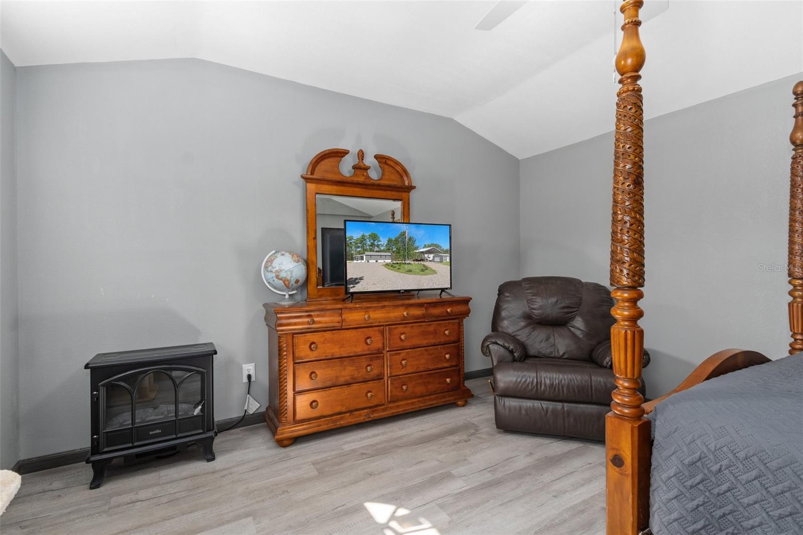 Listing photo id 13 for 10388 Suncoast Boulevard