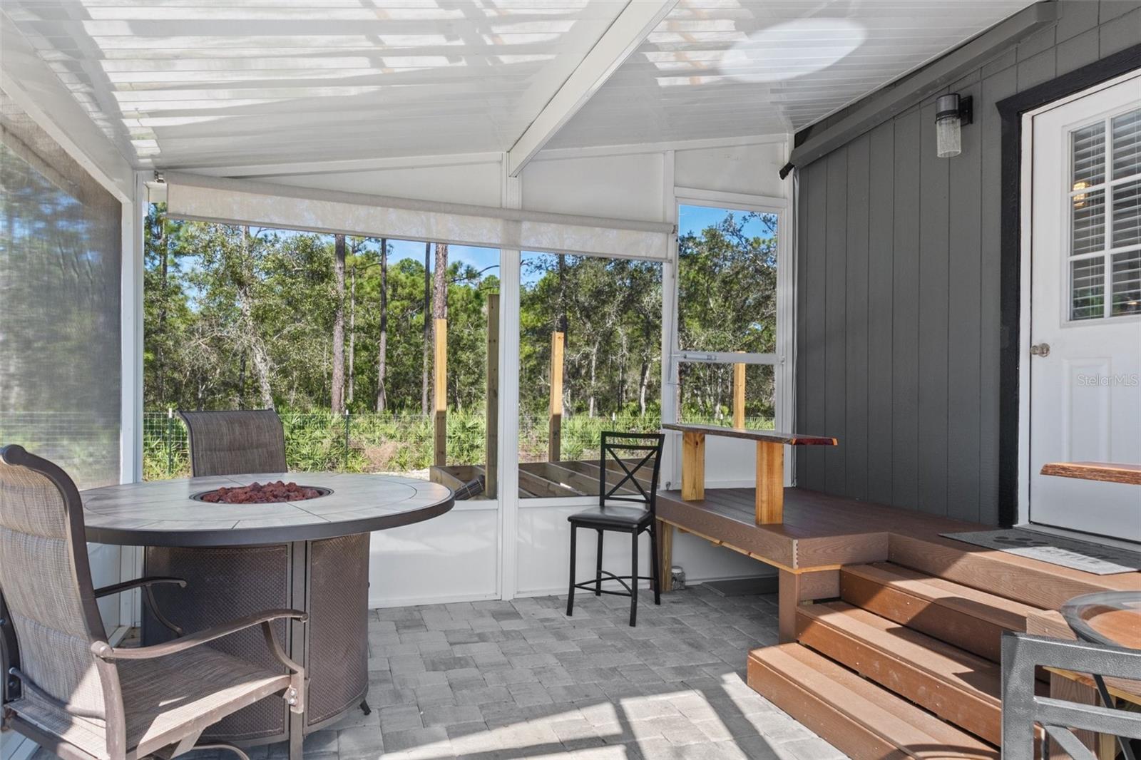 Listing photo id 15 for 10388 Suncoast Boulevard