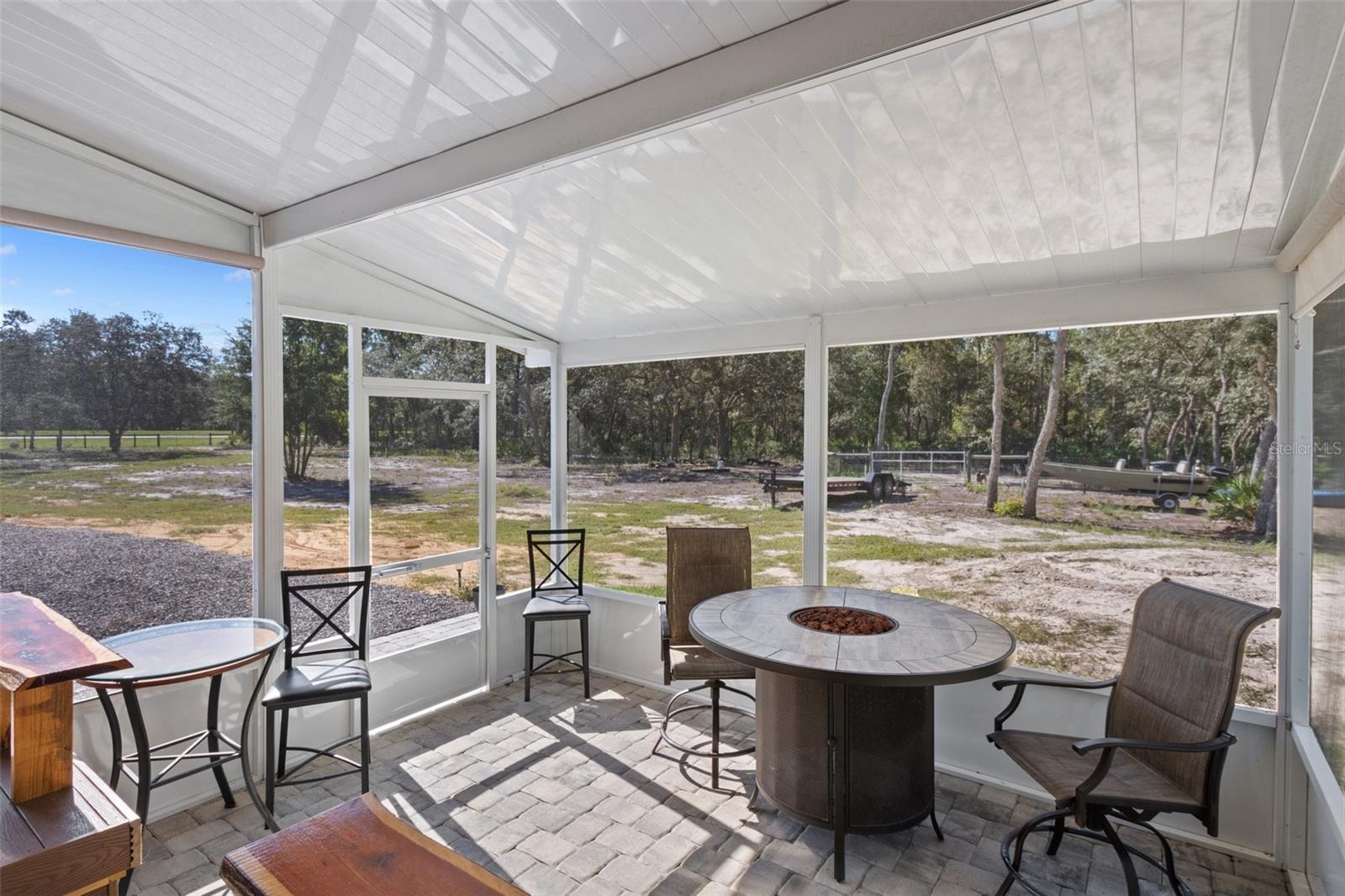 Listing photo id 16 for 10388 Suncoast Boulevard