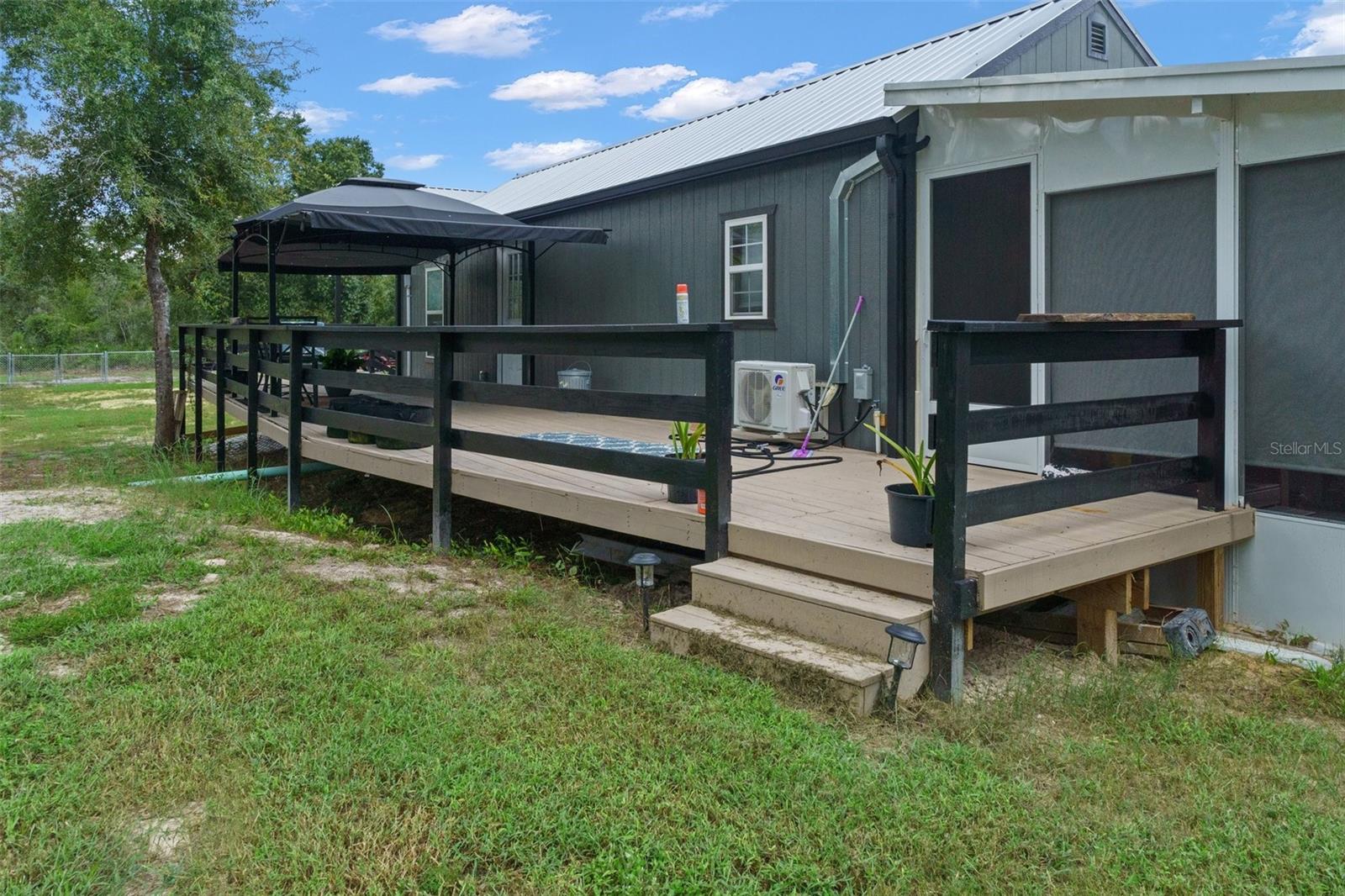 Listing photo id 19 for 10388 Suncoast Boulevard