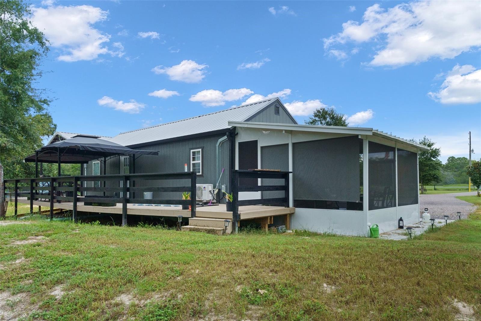 Listing photo id 20 for 10388 Suncoast Boulevard