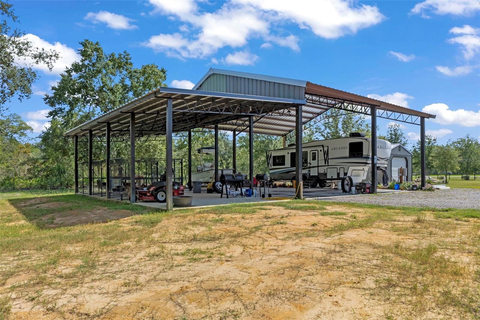 Listing photo id 24 for 10388 Suncoast Boulevard