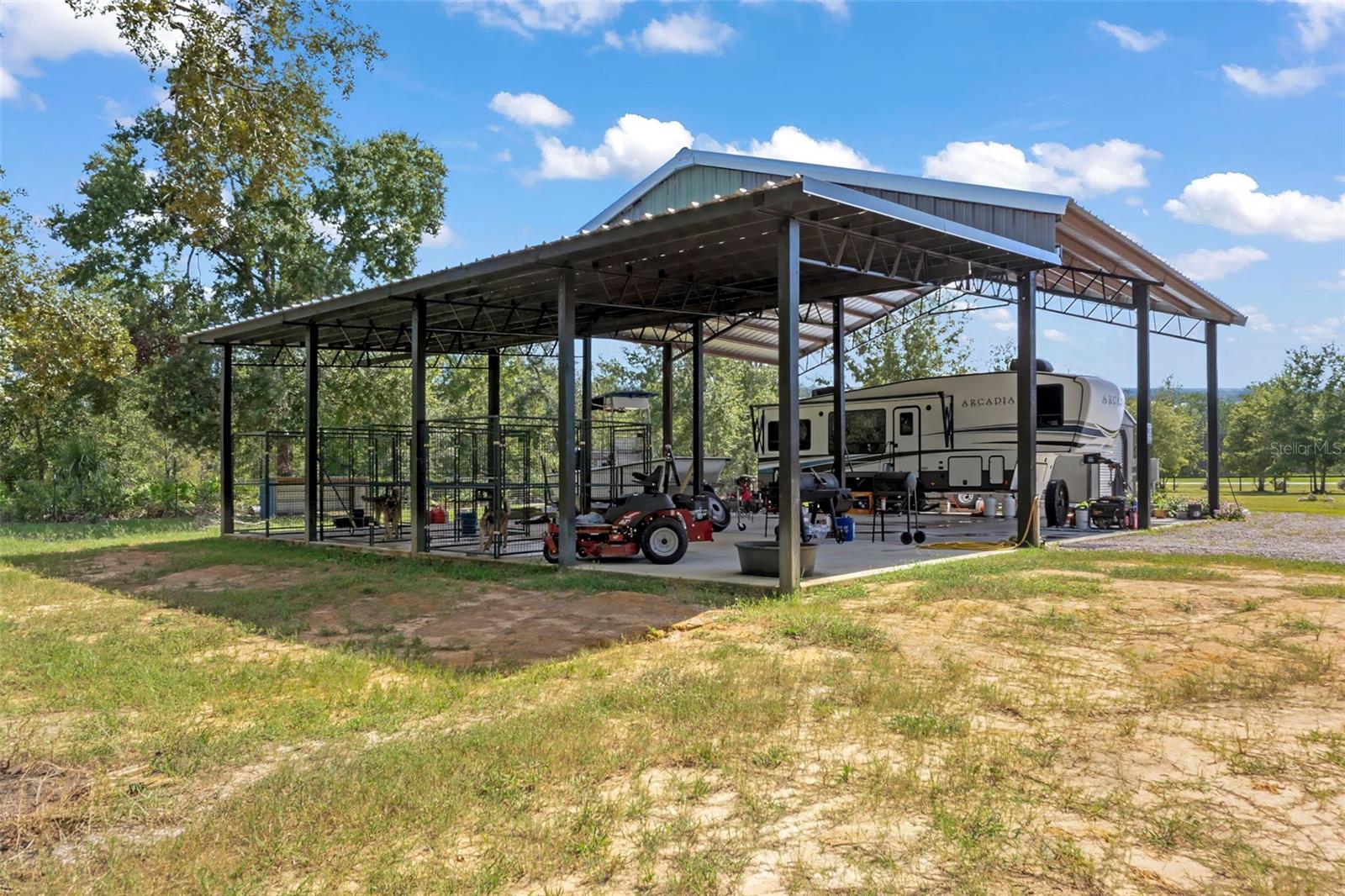 Listing photo id 25 for 10388 Suncoast Boulevard