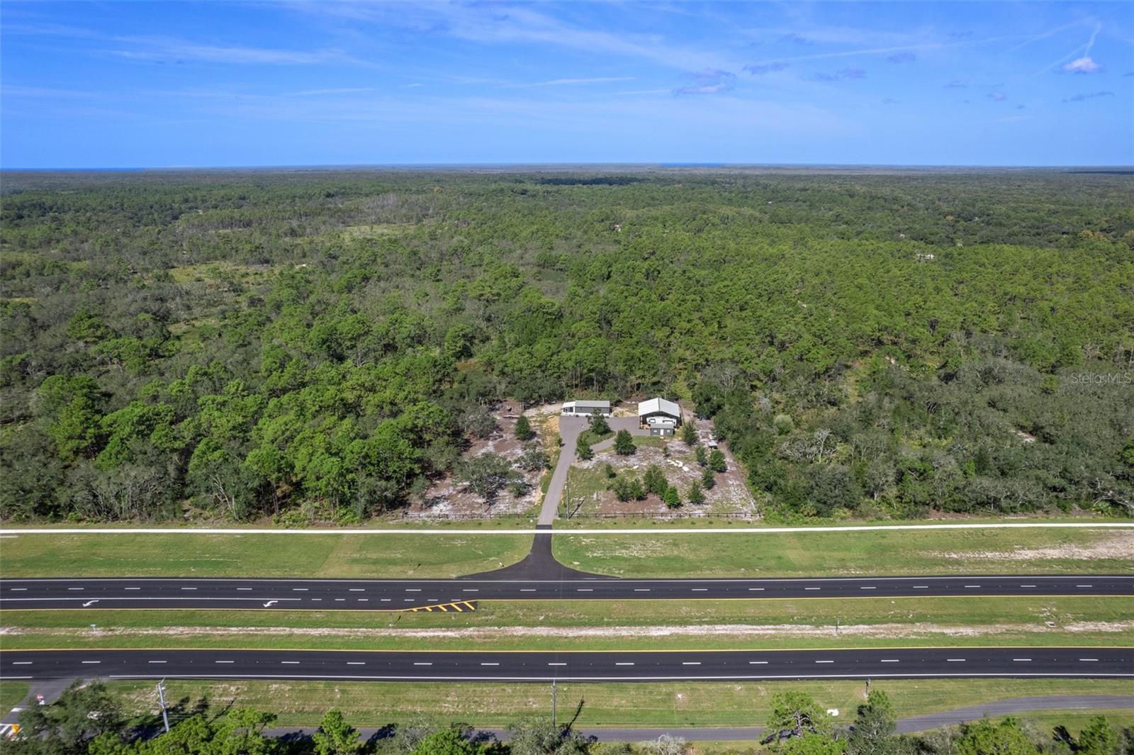 Listing photo id 26 for 10388 Suncoast Boulevard
