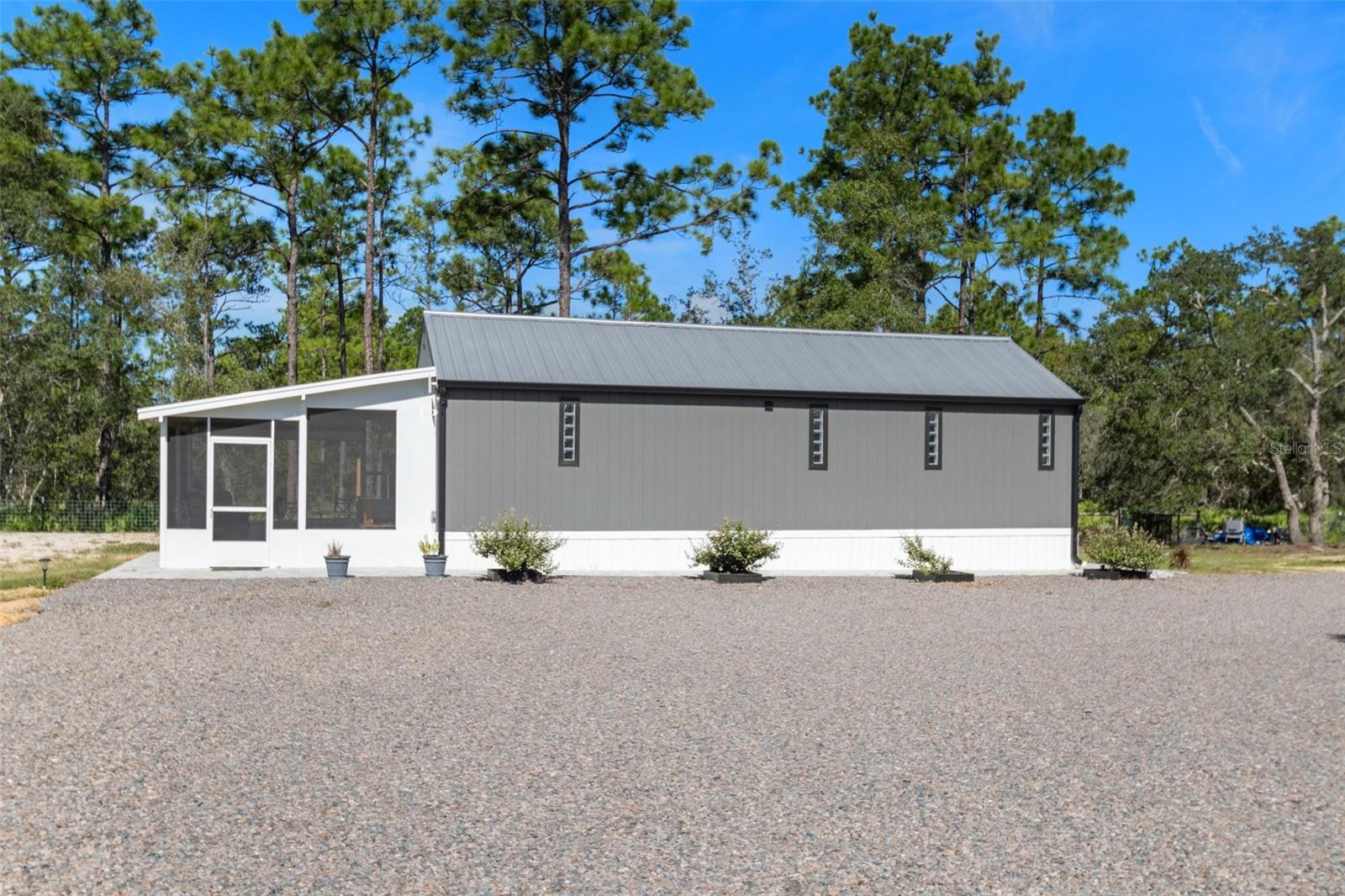 Listing photo id 1 for 10388 Suncoast Boulevard