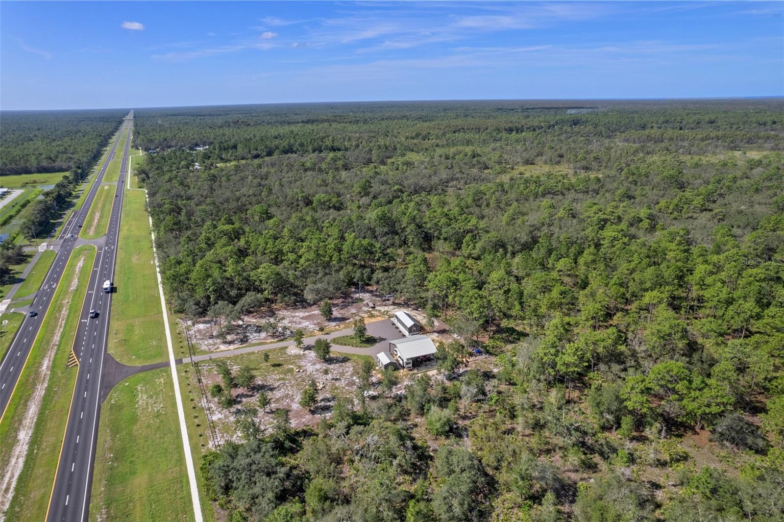 Listing photo id 28 for 10388 Suncoast Boulevard