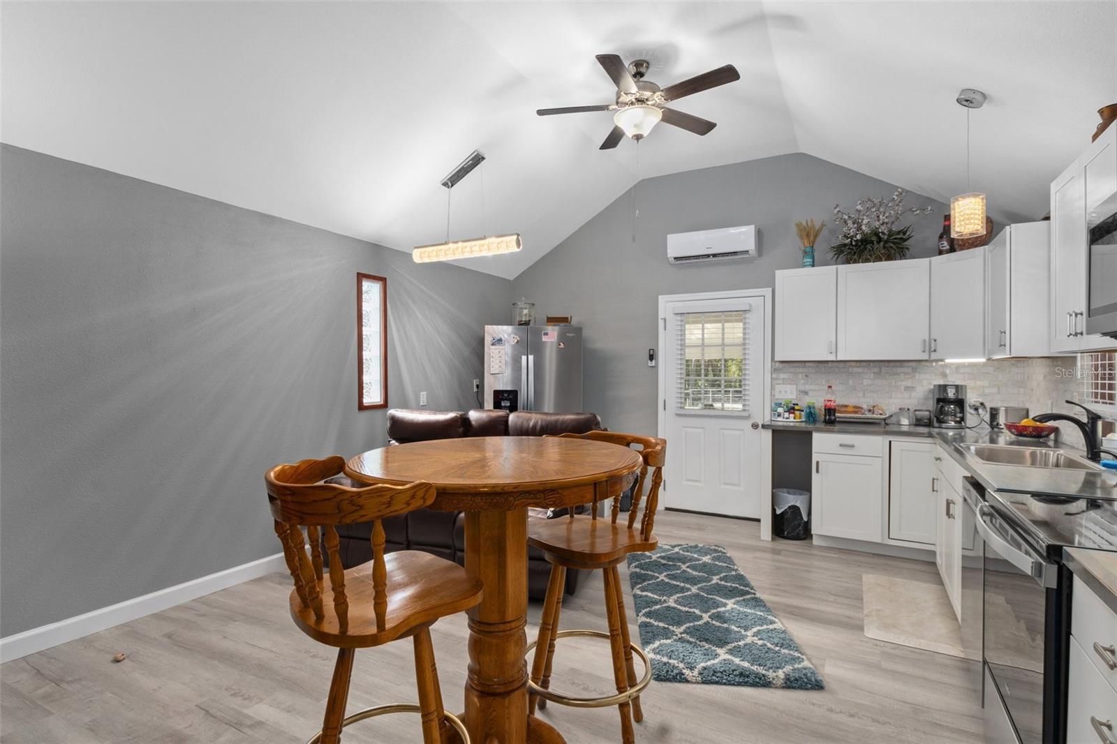 Listing photo id 2 for 10388 Suncoast Boulevard