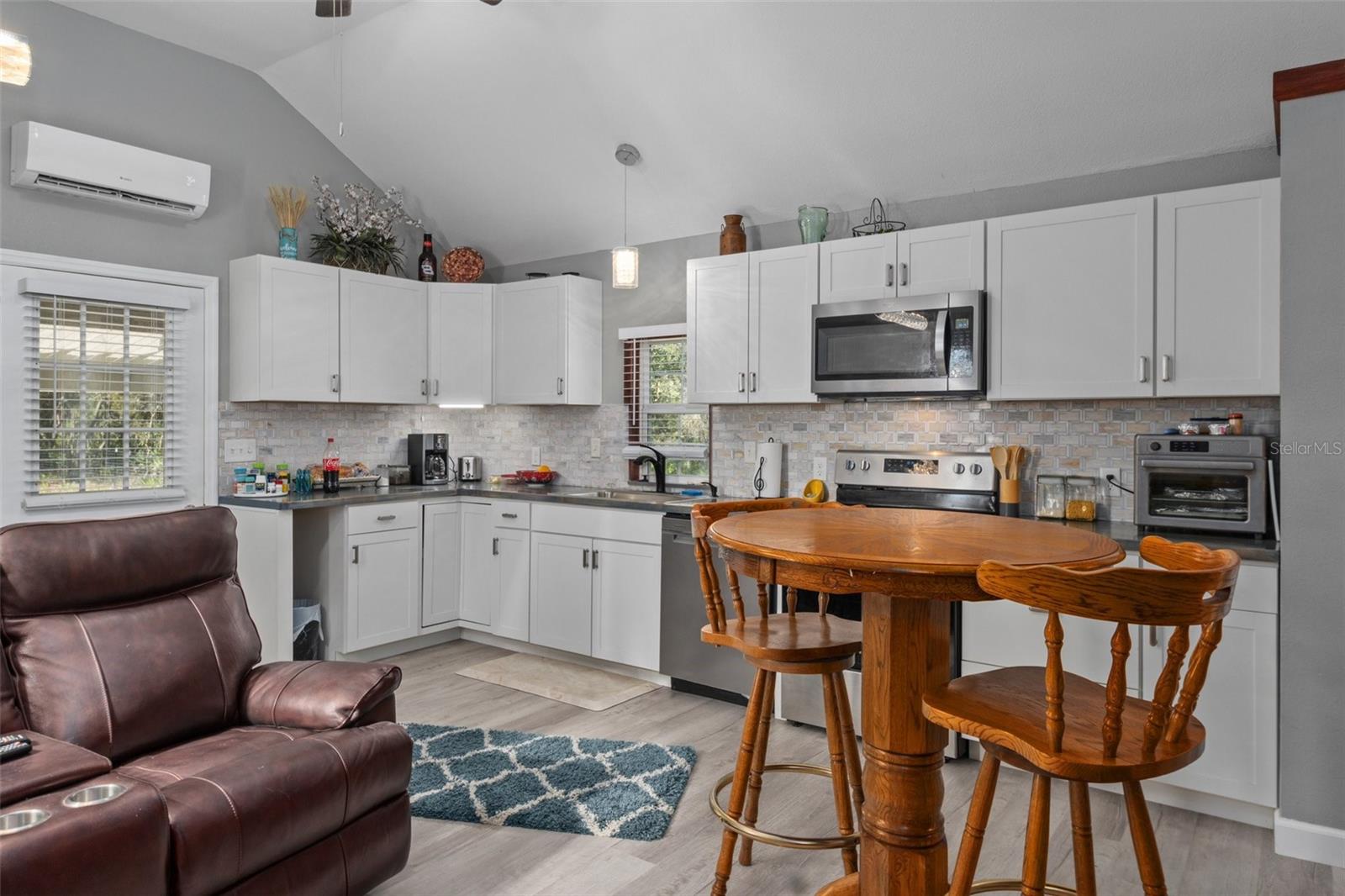 Listing photo id 3 for 10388 Suncoast Boulevard