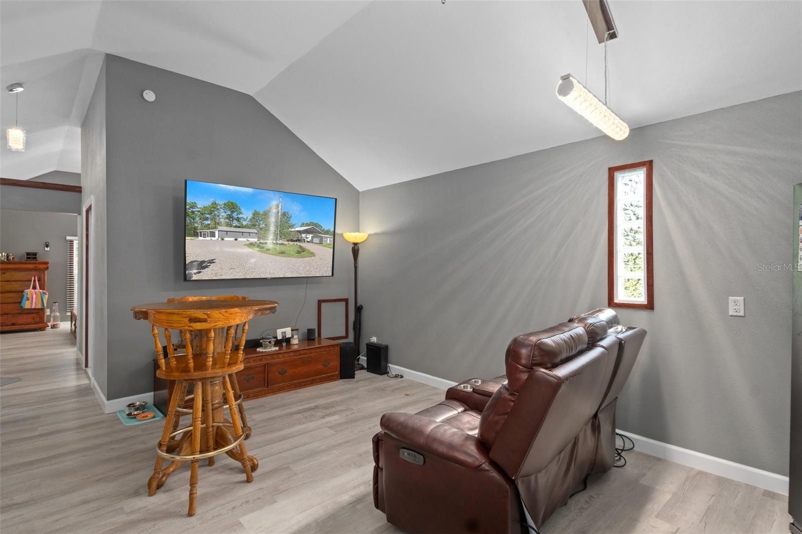 Listing photo id 4 for 10388 Suncoast Boulevard