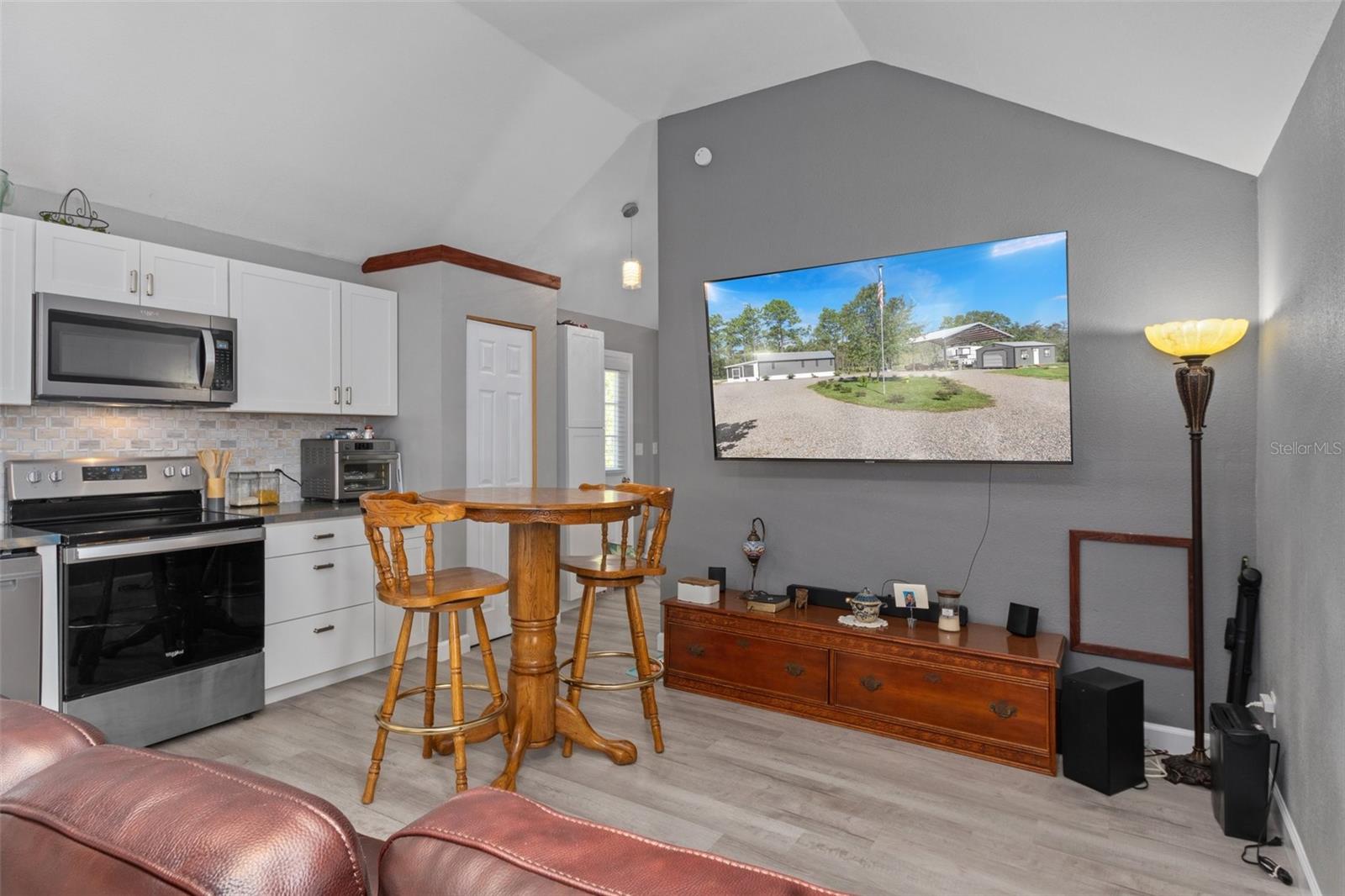 Listing photo id 5 for 10388 Suncoast Boulevard