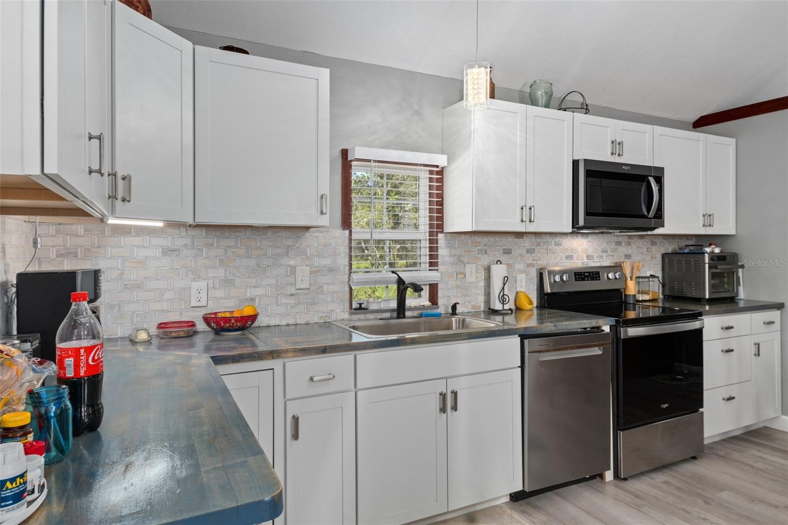 Listing photo id 6 for 10388 Suncoast Boulevard