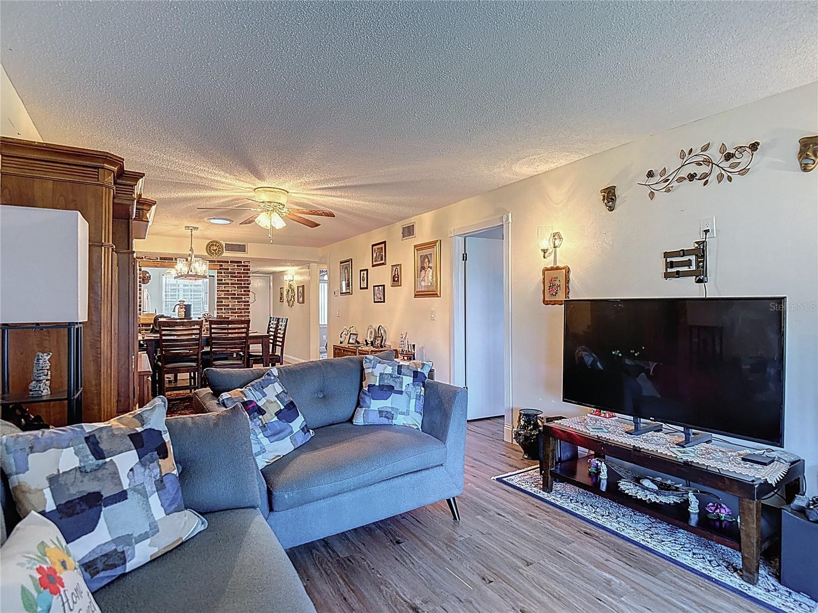 Image 21 of 50 For 11135 Carriage Hill Drive 6