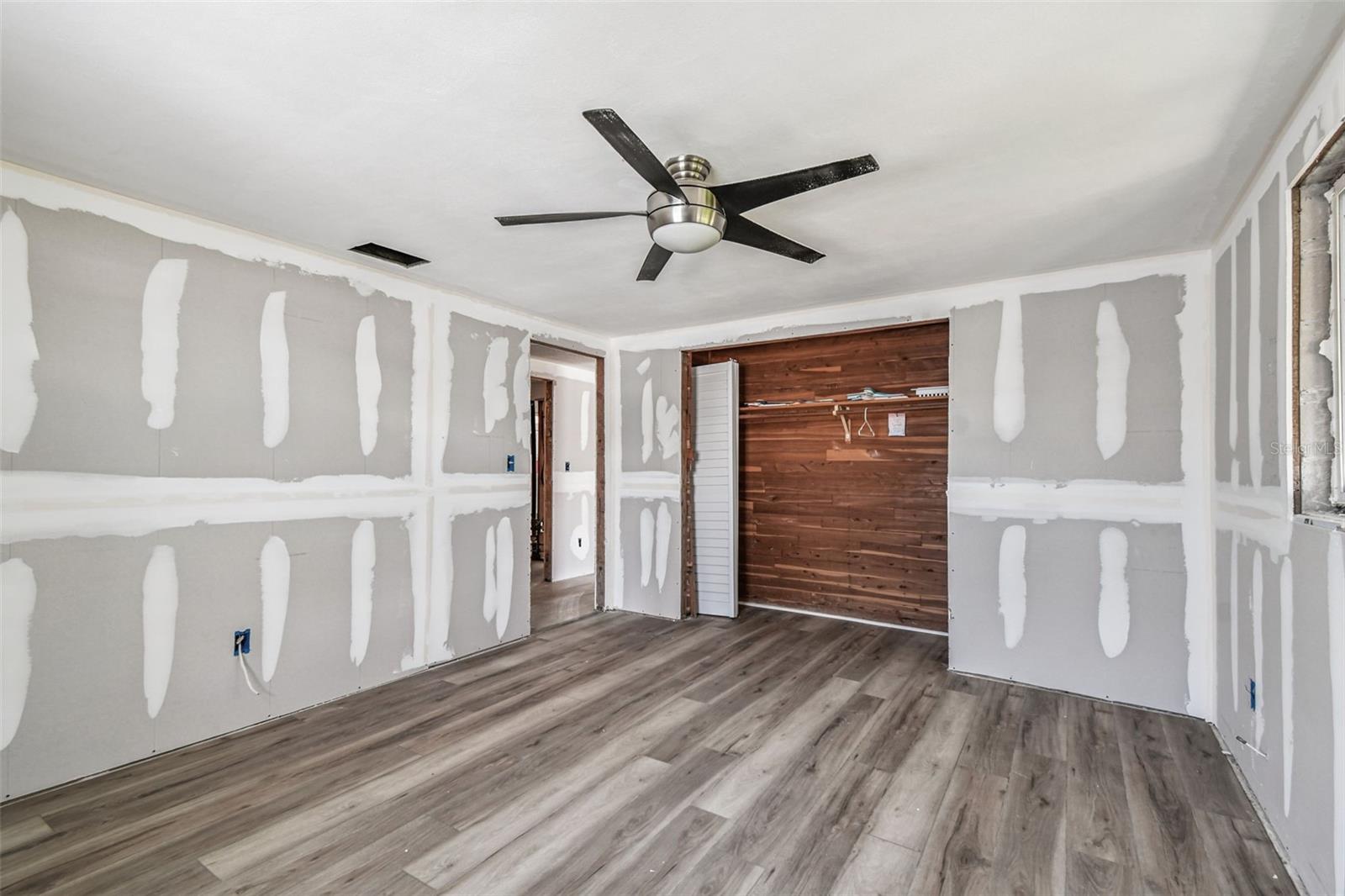 Image 25 of 81 For 13603 Allyn Drive