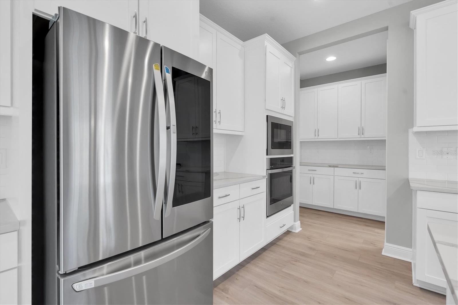 Listing photo id 8 for 4073 Maurice Avenue