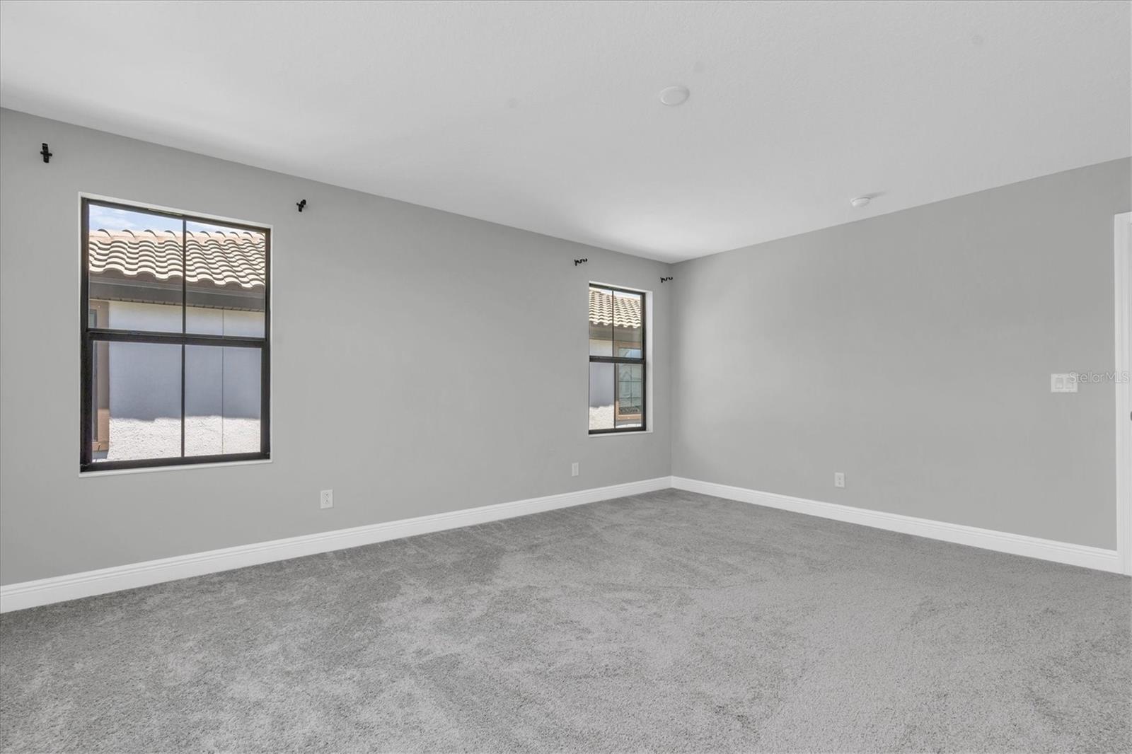 Listing photo id 24 for 4073 Maurice Avenue
