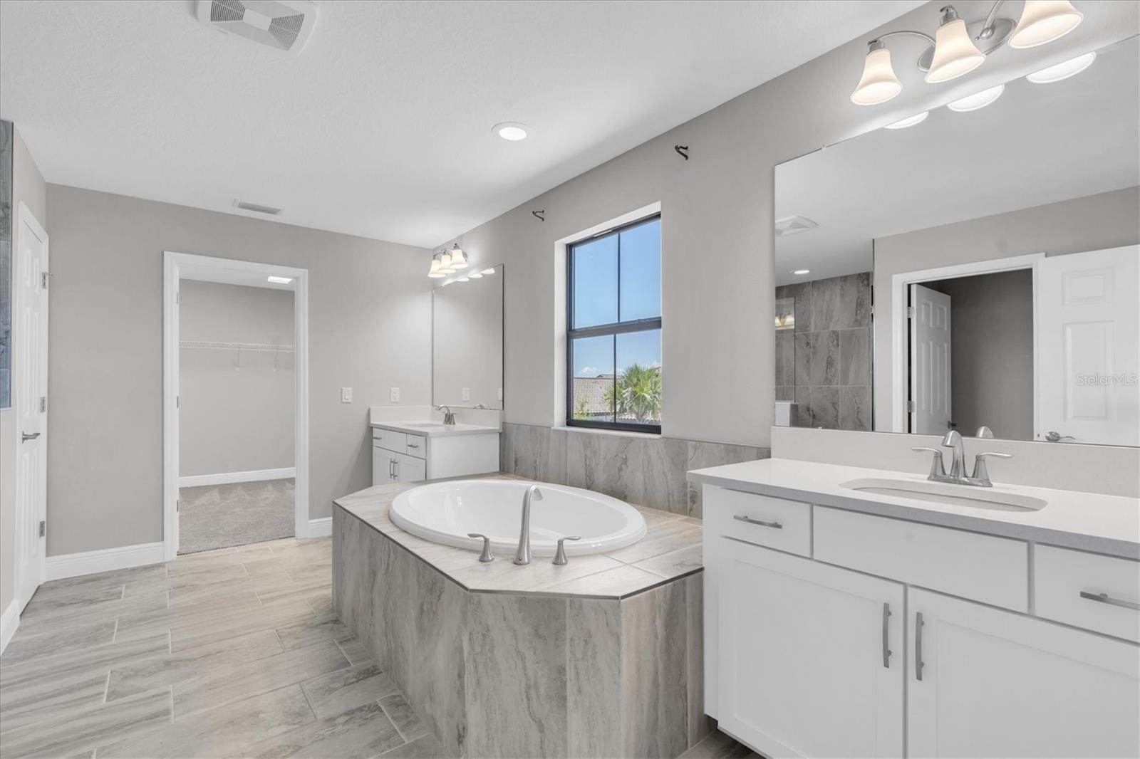 Listing photo id 26 for 4073 Maurice Avenue