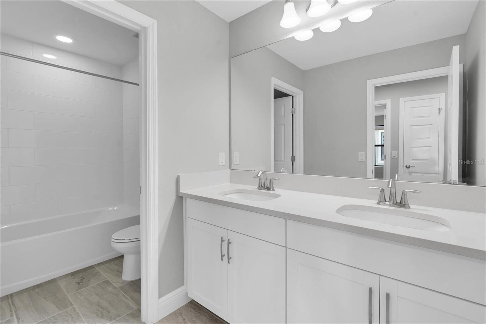 Listing photo id 31 for 4073 Maurice Avenue