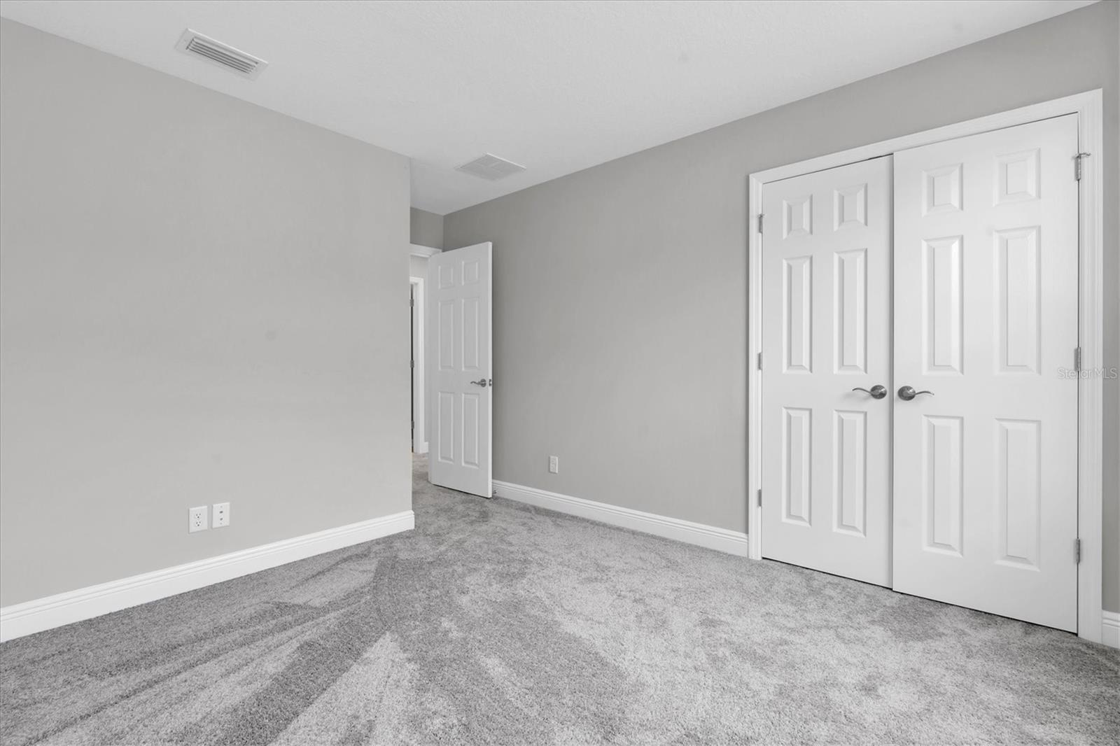Listing photo id 33 for 4073 Maurice Avenue