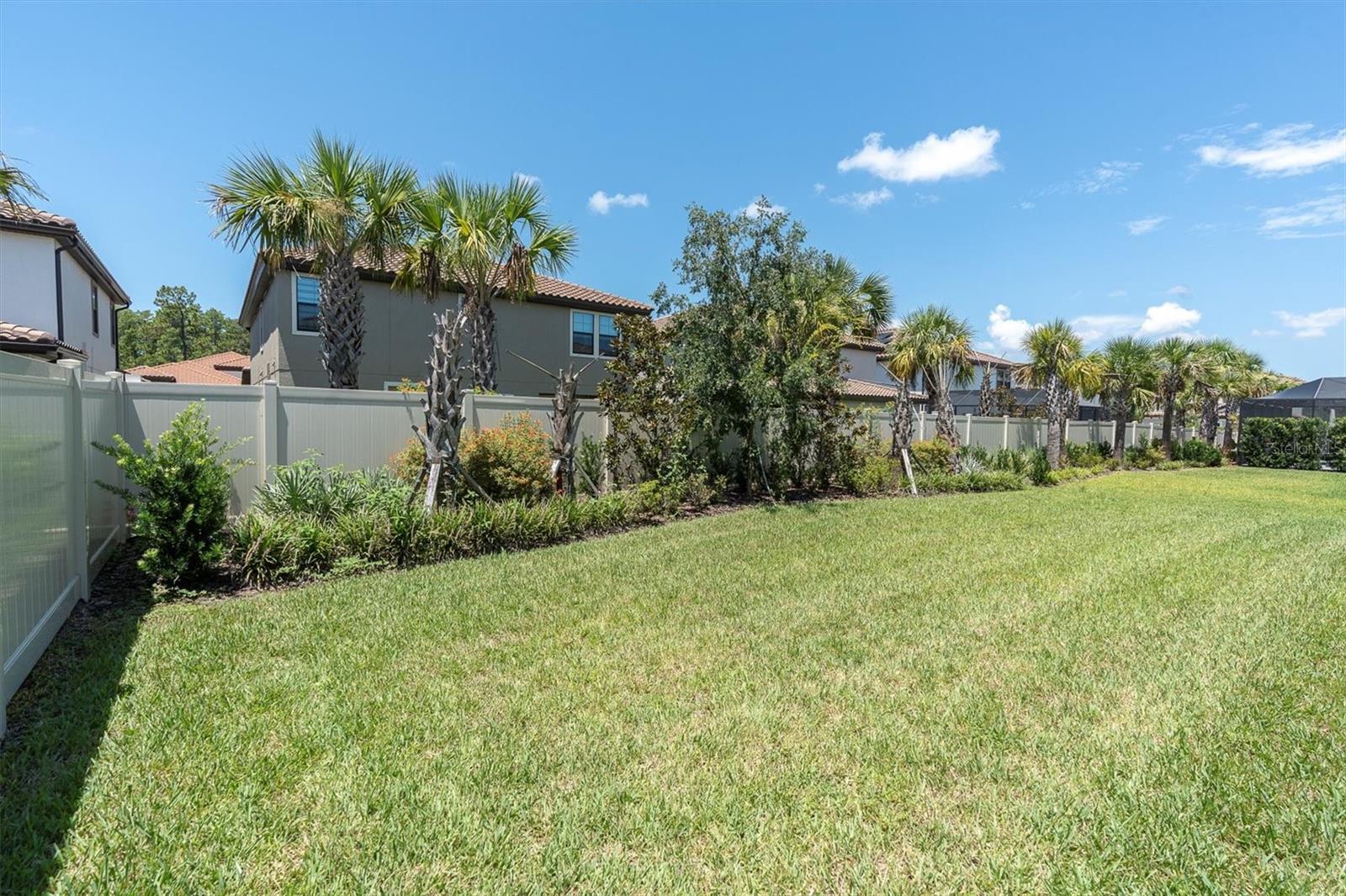 Listing photo id 36 for 4073 Maurice Avenue