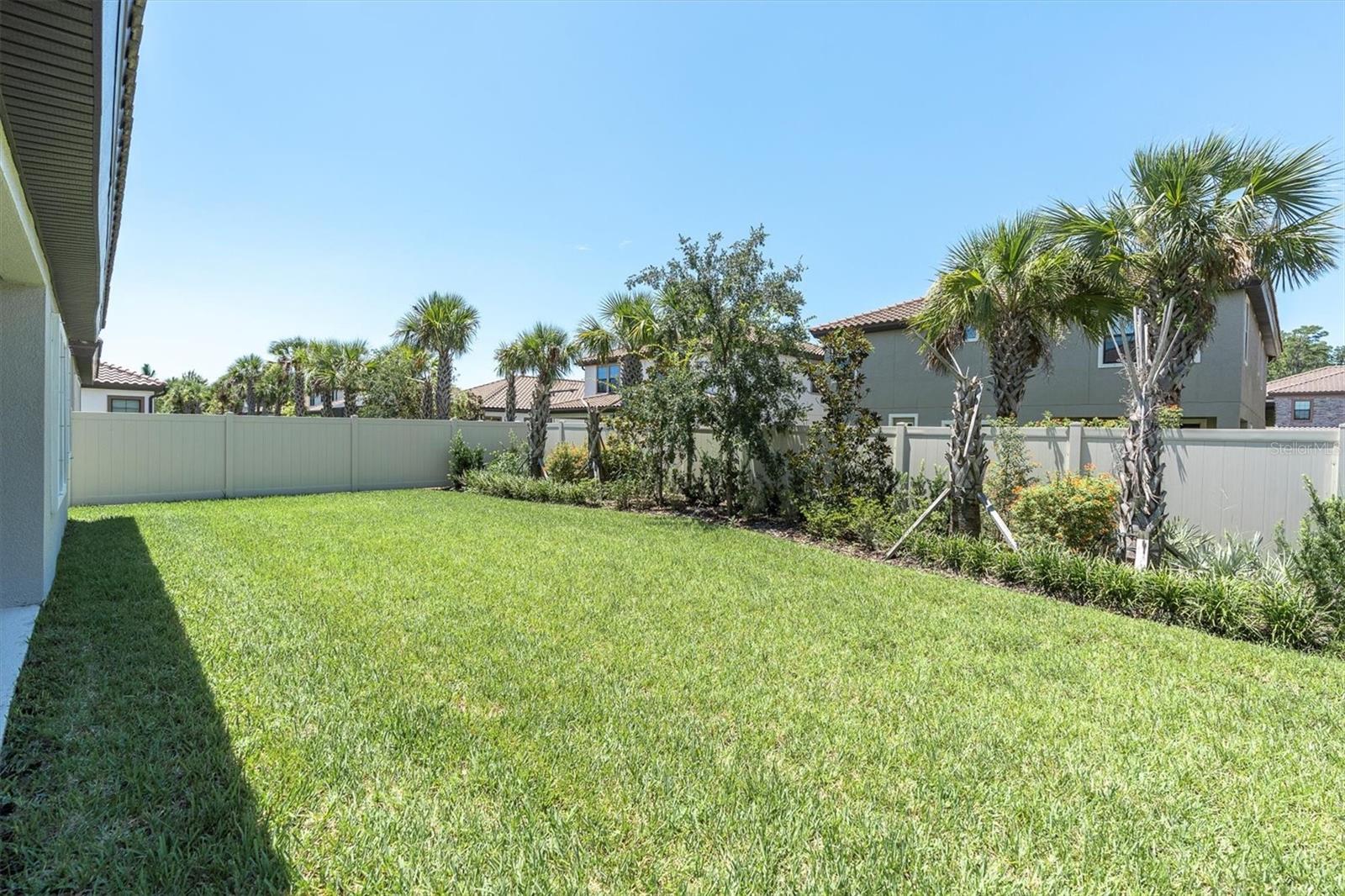 Listing photo id 37 for 4073 Maurice Avenue