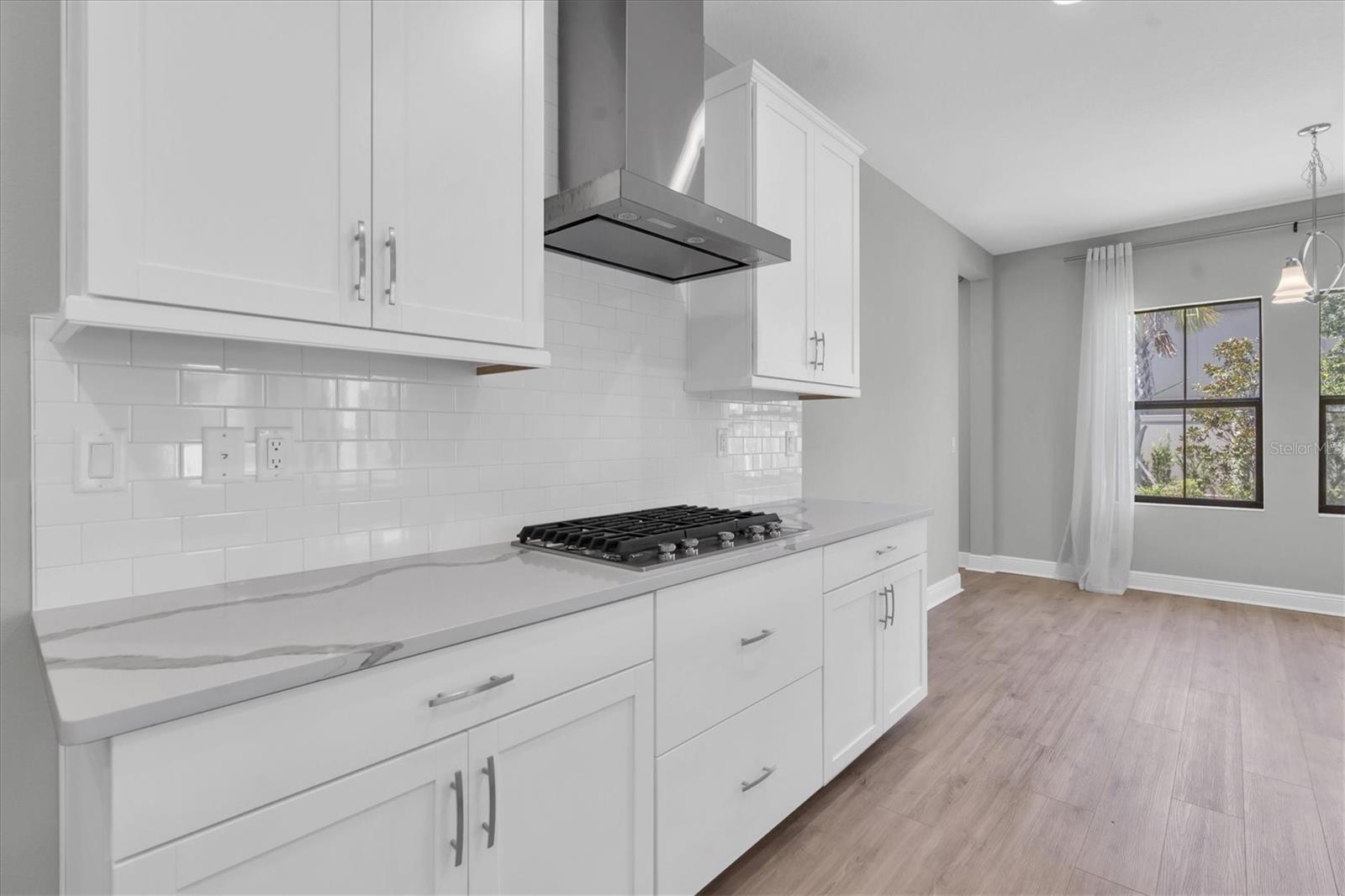 Listing photo id 7 for 4073 Maurice Avenue