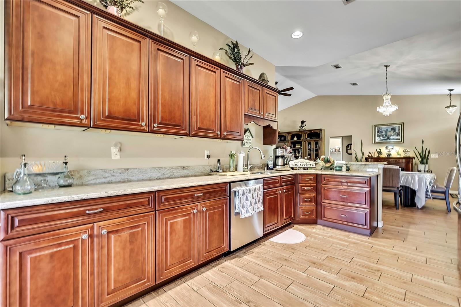 Image 15 of 54 For 16605 Diplomat Drive