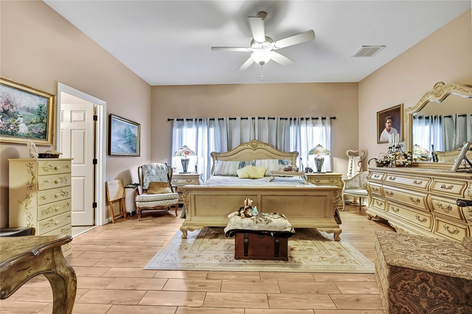 Image 18 of 54 For 16605 Diplomat Drive