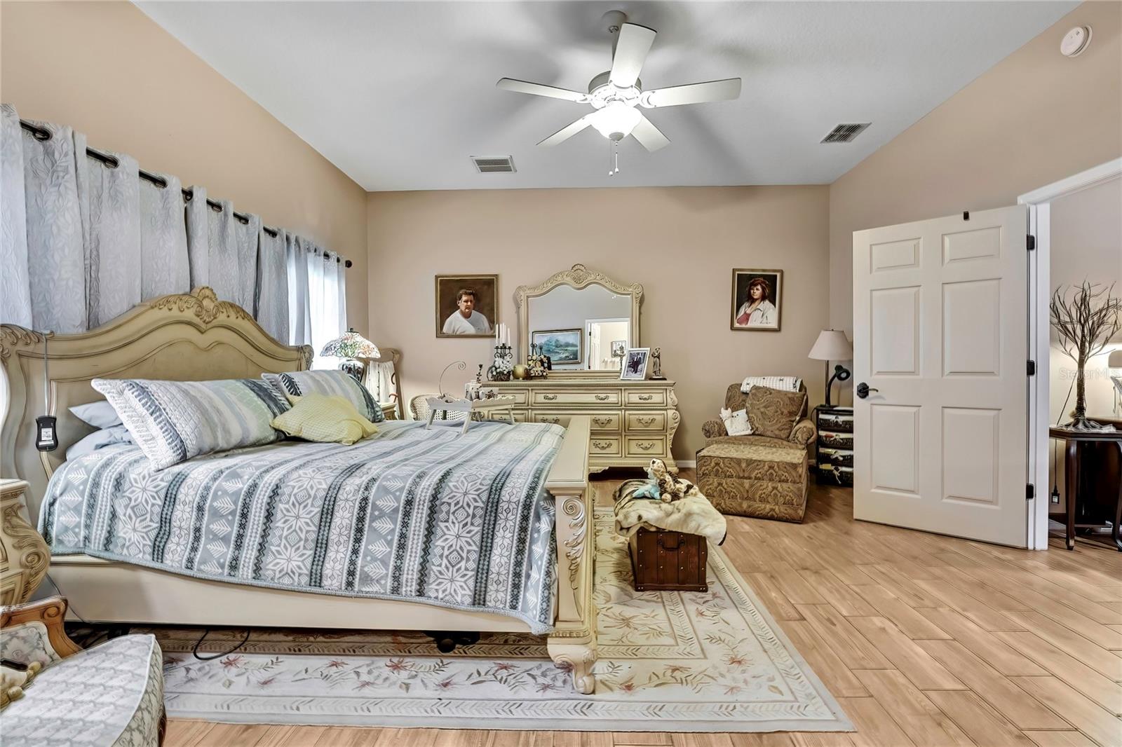 Image 19 of 54 For 16605 Diplomat Drive