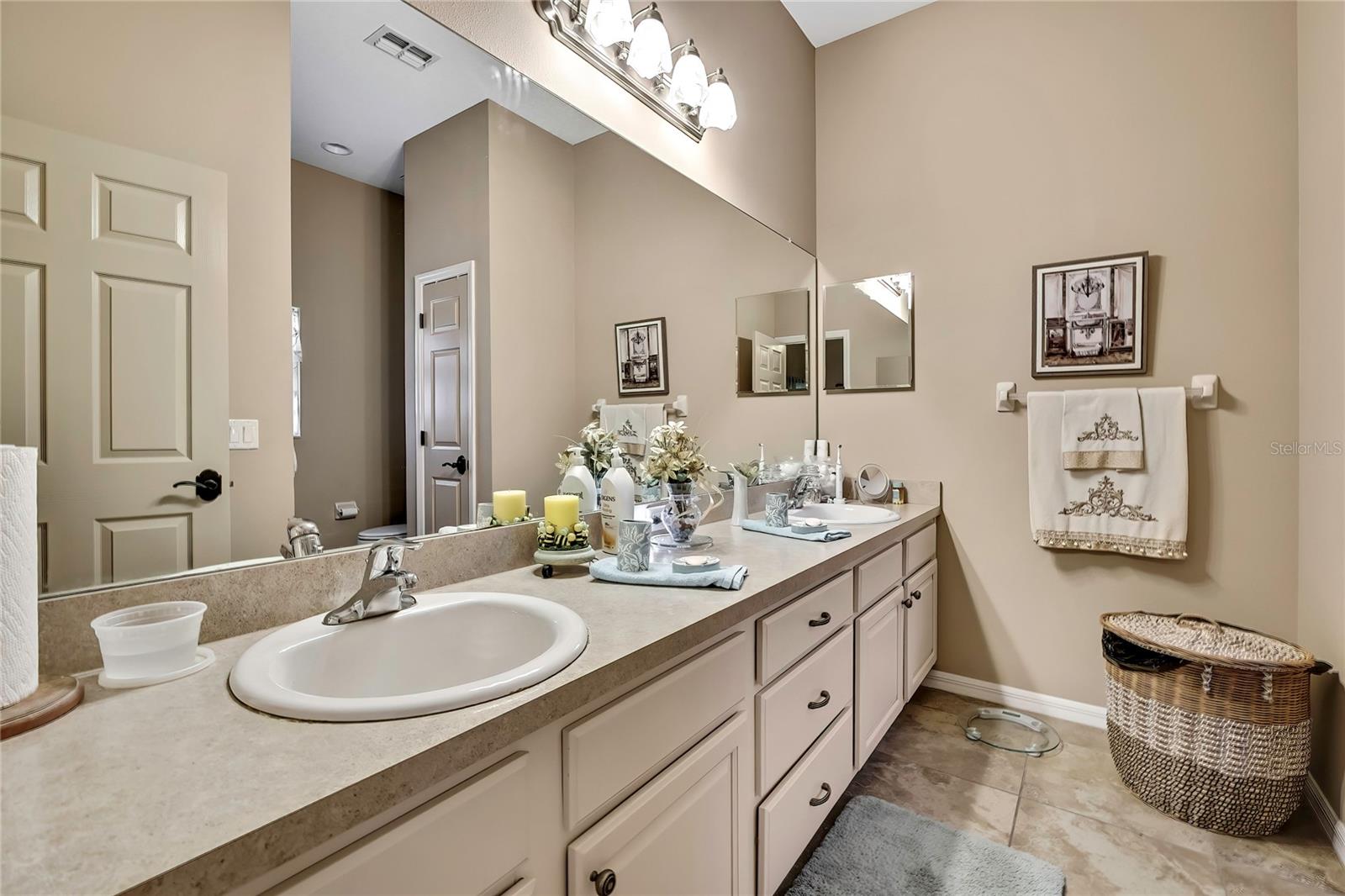 Image 21 of 54 For 16605 Diplomat Drive