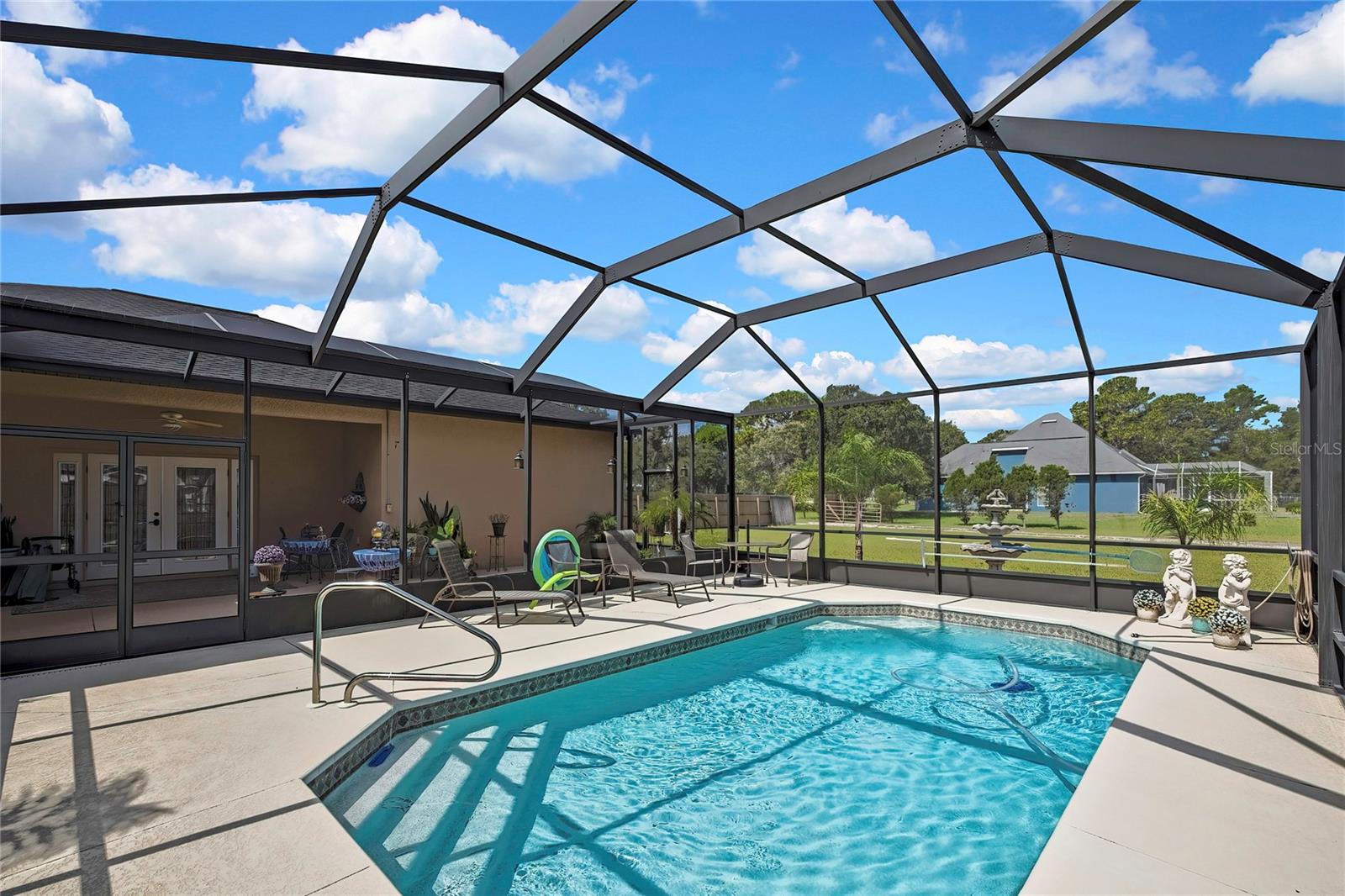 Image 33 of 54 For 16605 Diplomat Drive