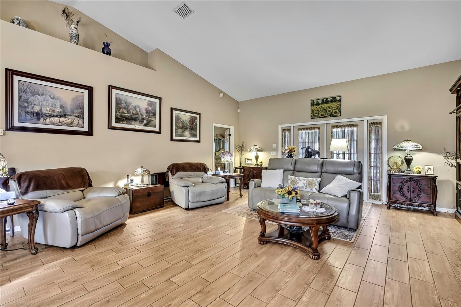 Image 4 of 54 For 16605 Diplomat Drive