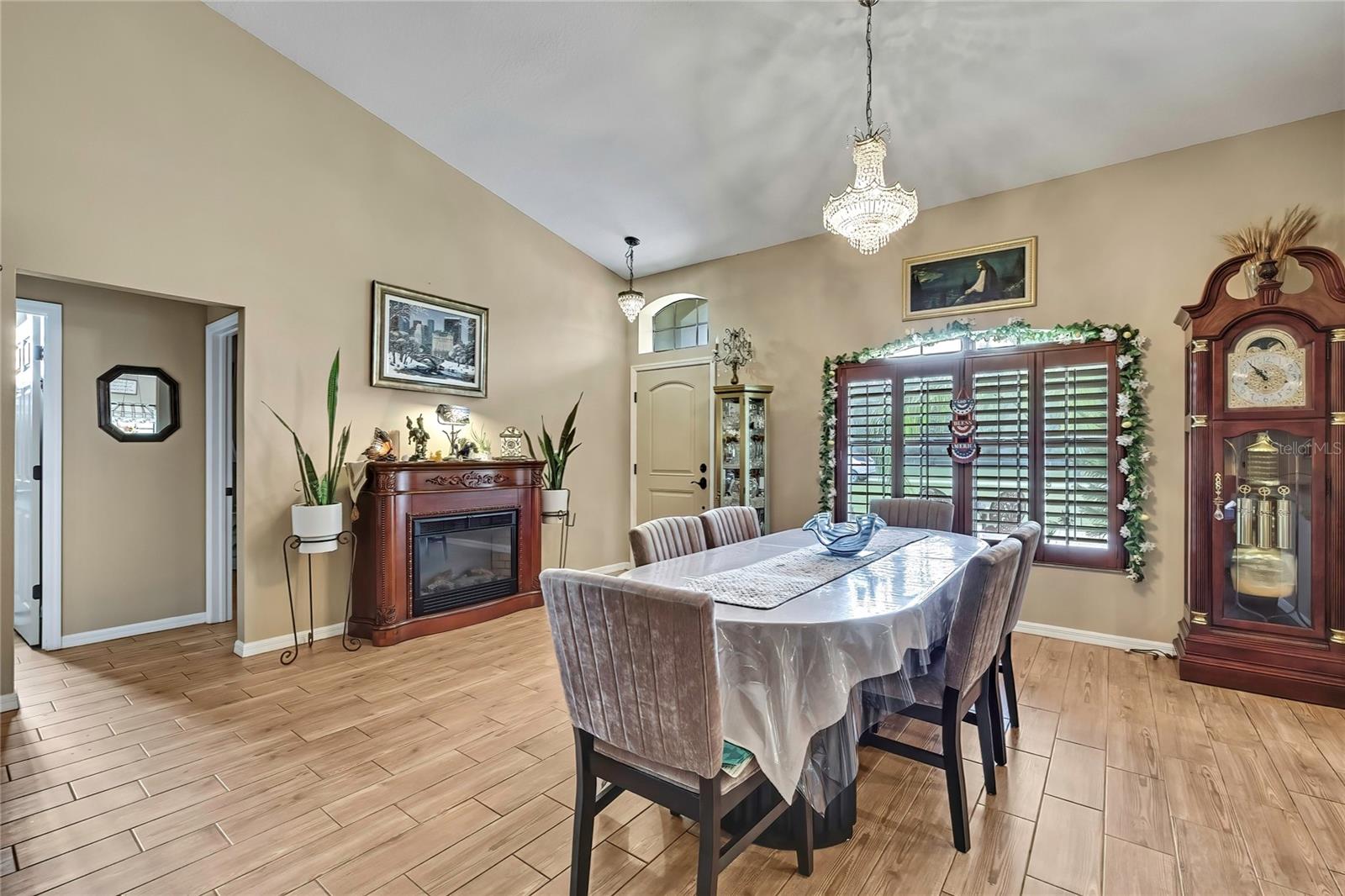 Image 8 of 54 For 16605 Diplomat Drive