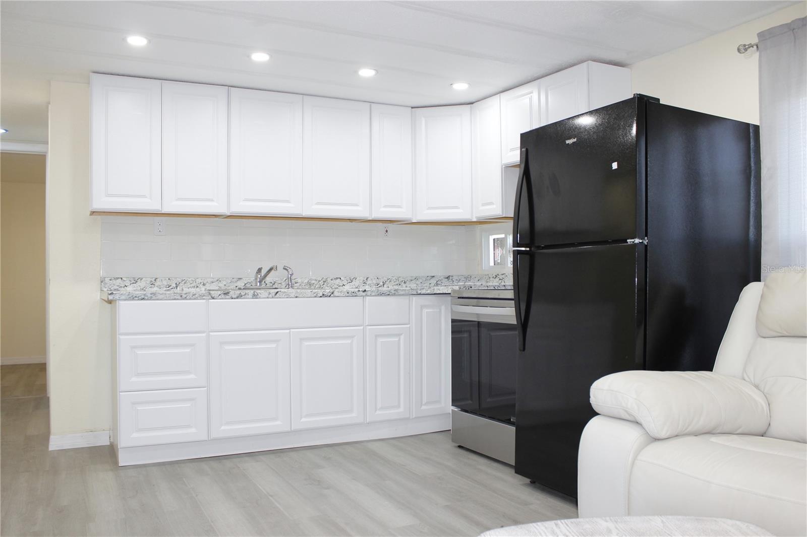 Listing photo id 9 for 2143 Orange Drive