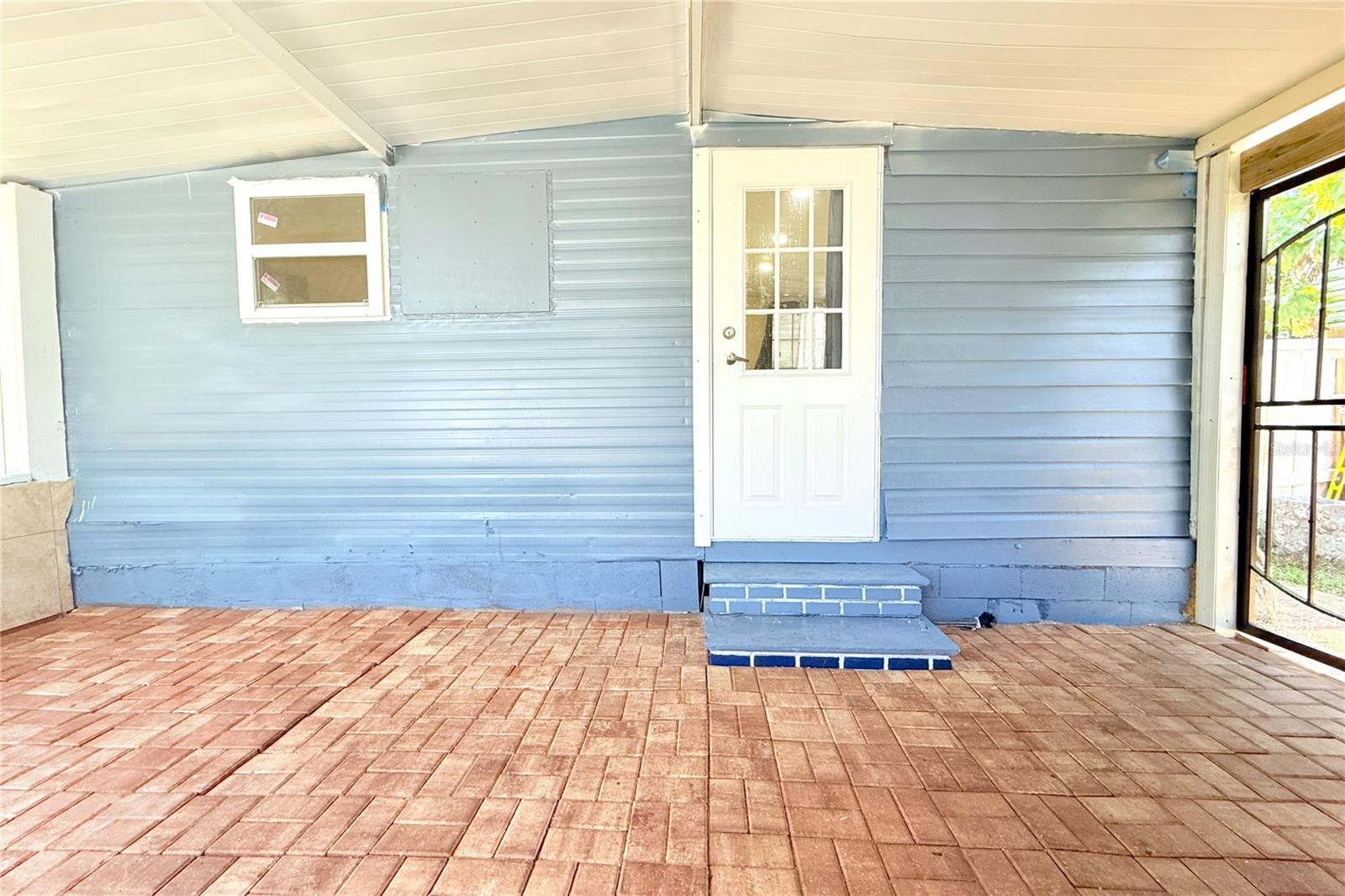 Listing photo id 22 for 2143 Orange Drive