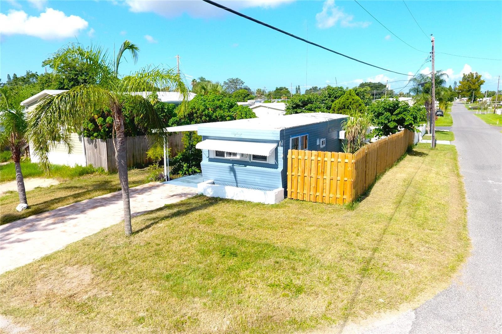 Listing photo id 31 for 2143 Orange Drive