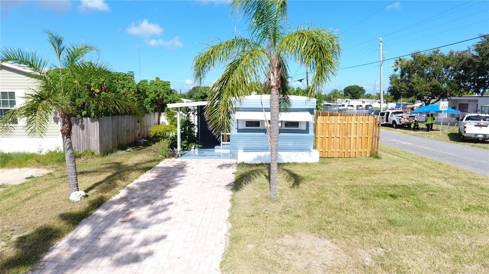 Listing photo id 2 for 2143 Orange Drive