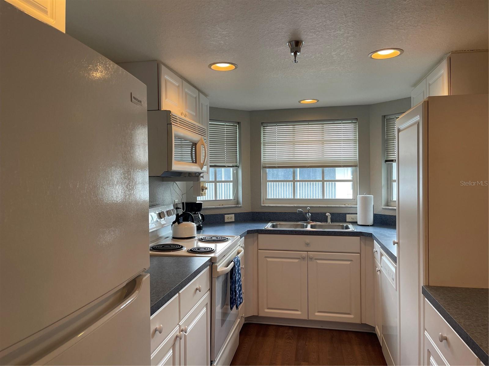 Image 9 of 50 For 21146 Fountain View Lane 4302