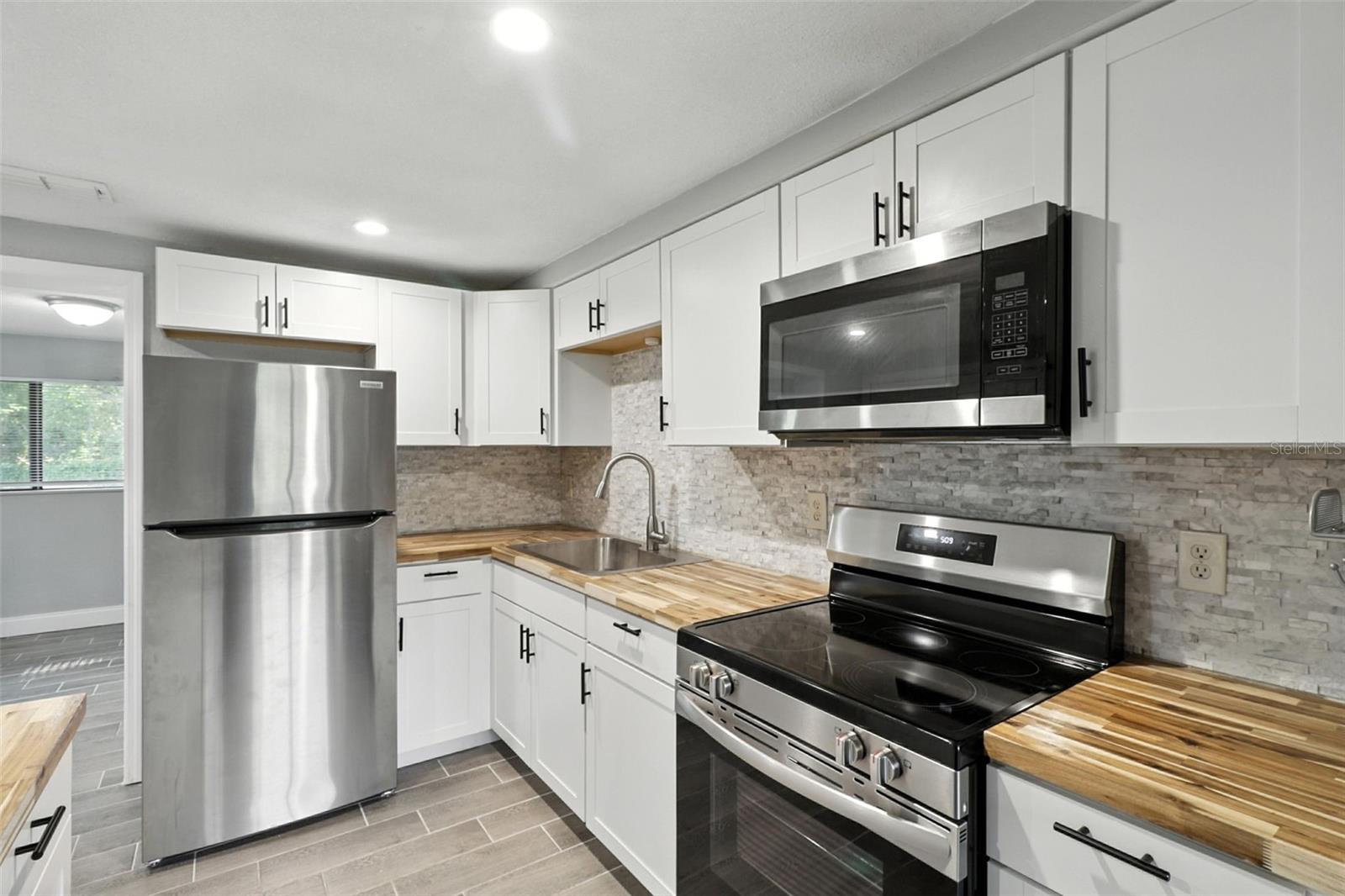 Image 10 of 26 For 8035 Gulf Way