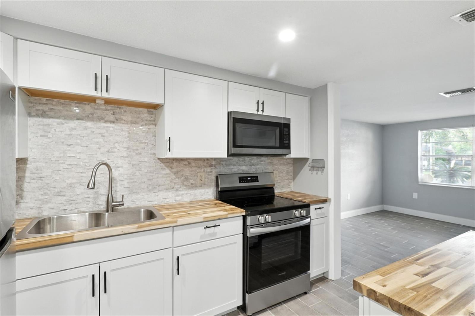 Image 11 of 26 For 8035 Gulf Way