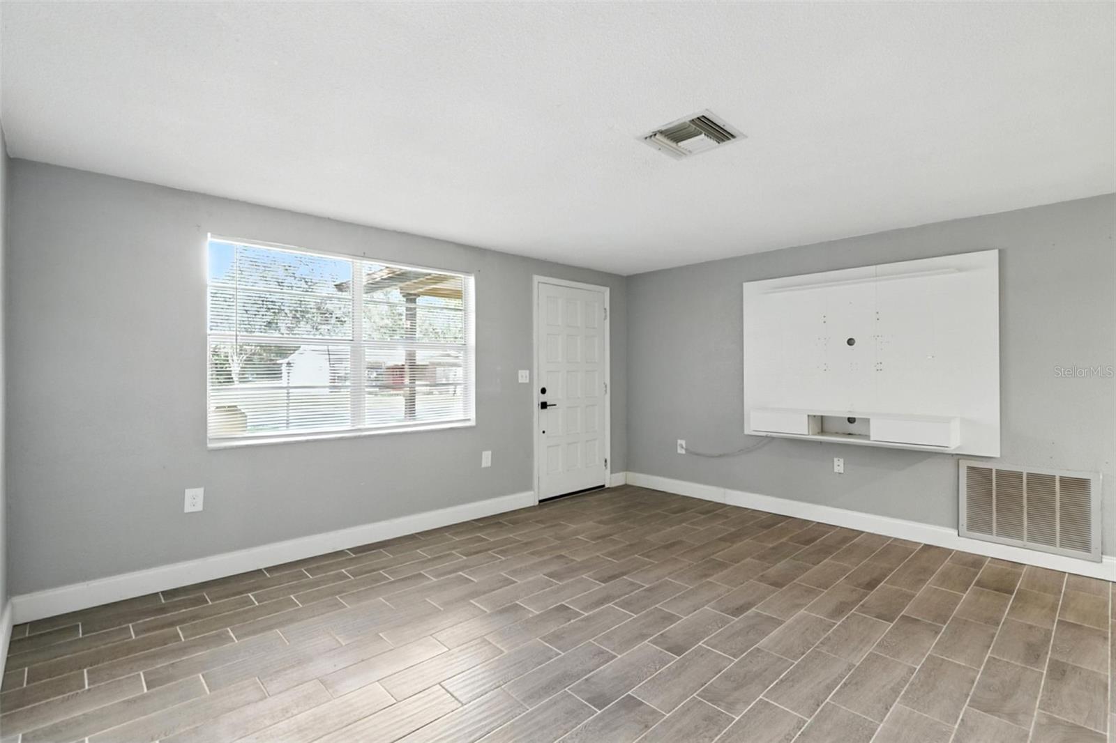 Image 7 of 26 For 8035 Gulf Way