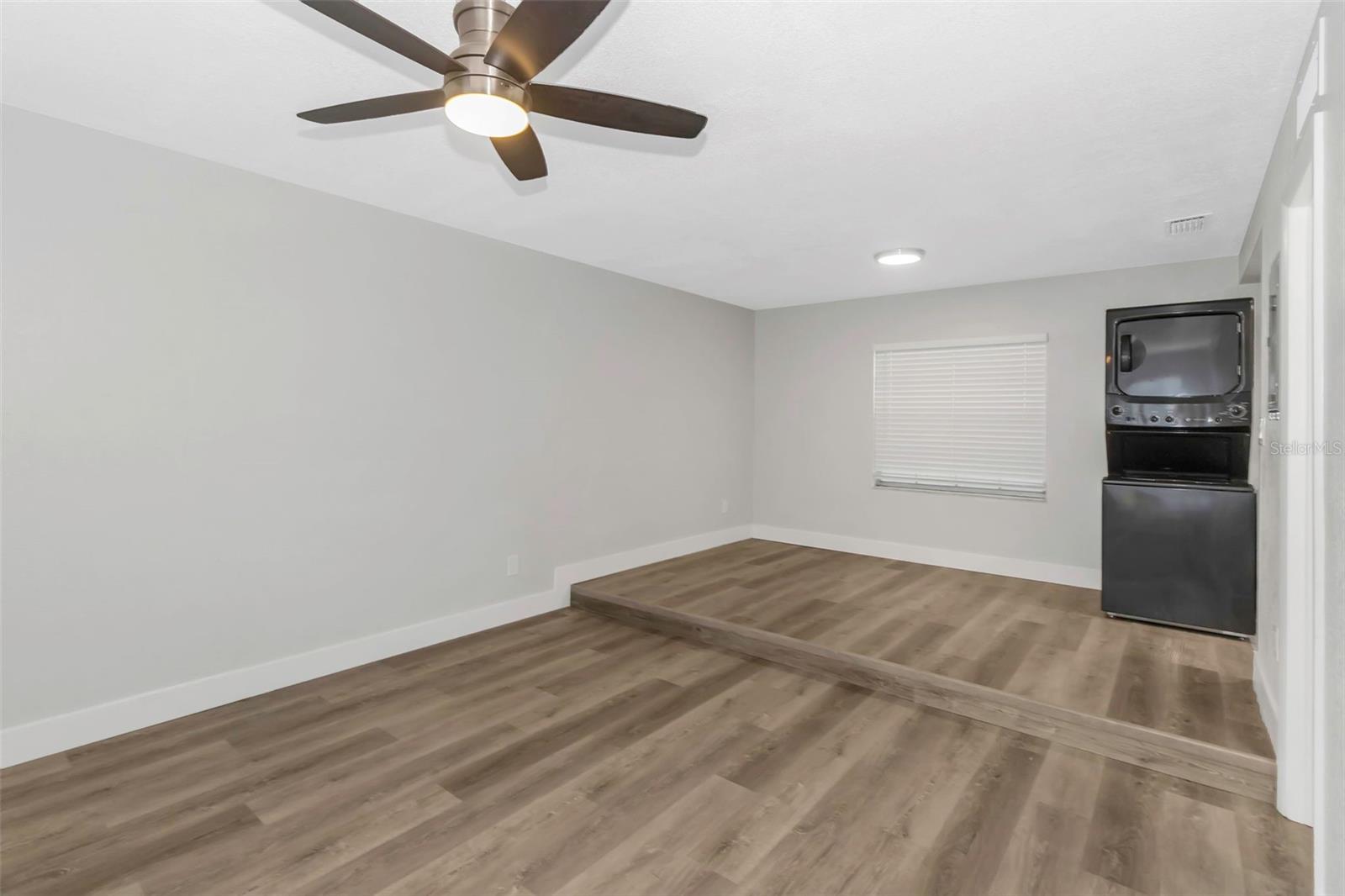 Image 4 of 26 For 5645 Townhouse Drive 5645